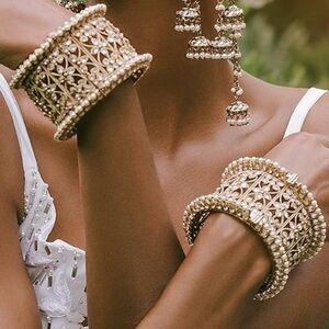 NWOT Pearl and Gold Bangle Bracelet